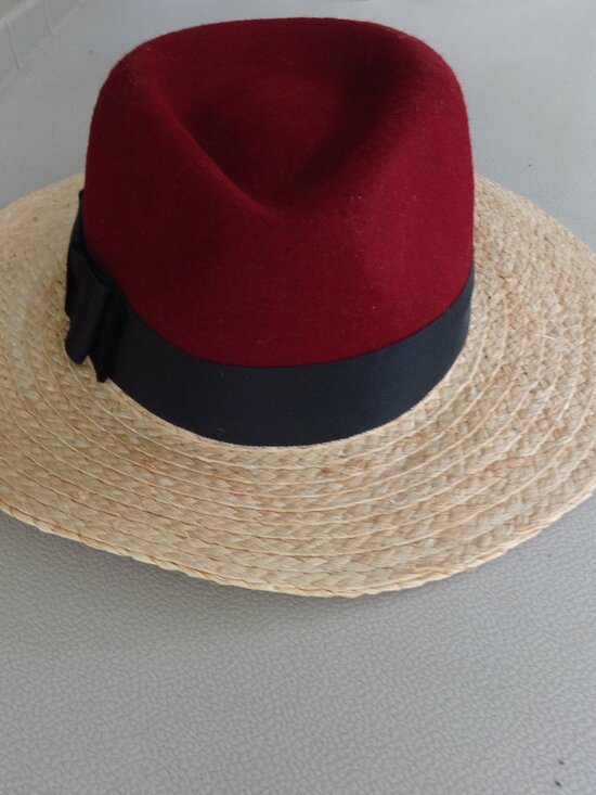 Kate Spade Fedora straw hat with red wool crown, 21\